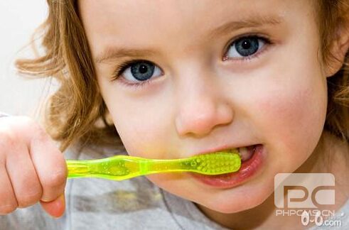 宝宝如何刷牙能彻底清洁污垢？