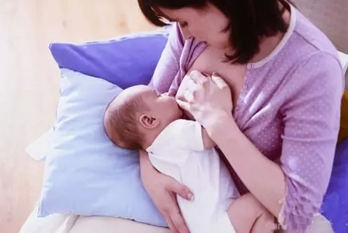 【母乳喂养】宝宝最喜欢的哺乳姿势
