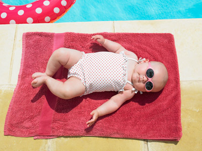 宝宝晒太阳益处多 新生儿晒太阳4个科学方法