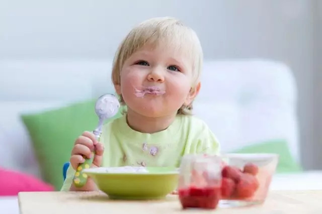 宝宝不爱吃辅食，奶粉也不喝，怎么办？