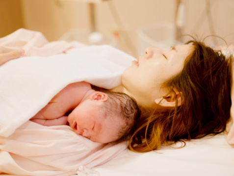 孕妇分娩 紧急生产时准妈妈该如何做