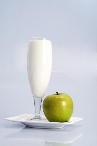 苹果牛奶减肥法 1周吃出平滑小腹