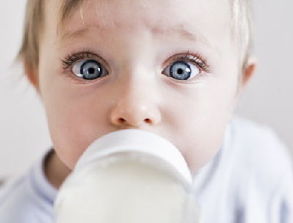 一岁宝宝吃奶量
