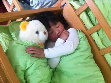 幼儿爱抱娃娃睡觉 这对宝宝成长有影响吗