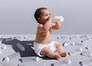 新生婴儿吃奶量