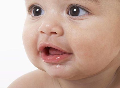 新生儿小嘴巴的护理秘籍