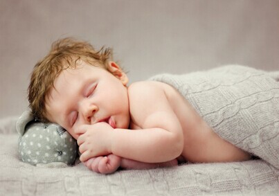 宝宝裸睡更健康