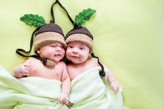 怀了双胞胎有什么表现的症状？