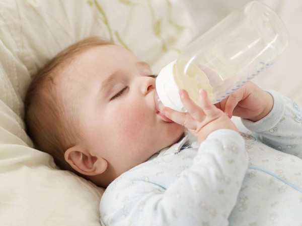 新生儿不吃奶粉怎么办 六招帮你应对