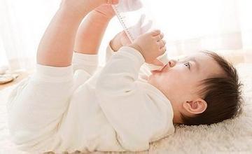宝宝吃奶过程中可能出现的状况