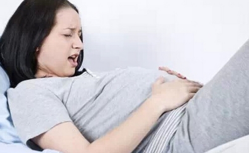 准妈妈怀孕初期有肚子疼的症状正常吗？