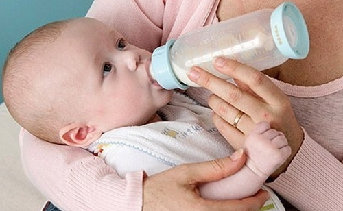 新生宝宝喝奶粉应该有节制