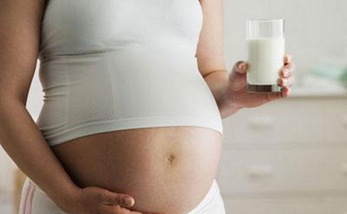 孕期中晚上喝牛奶是有否益处